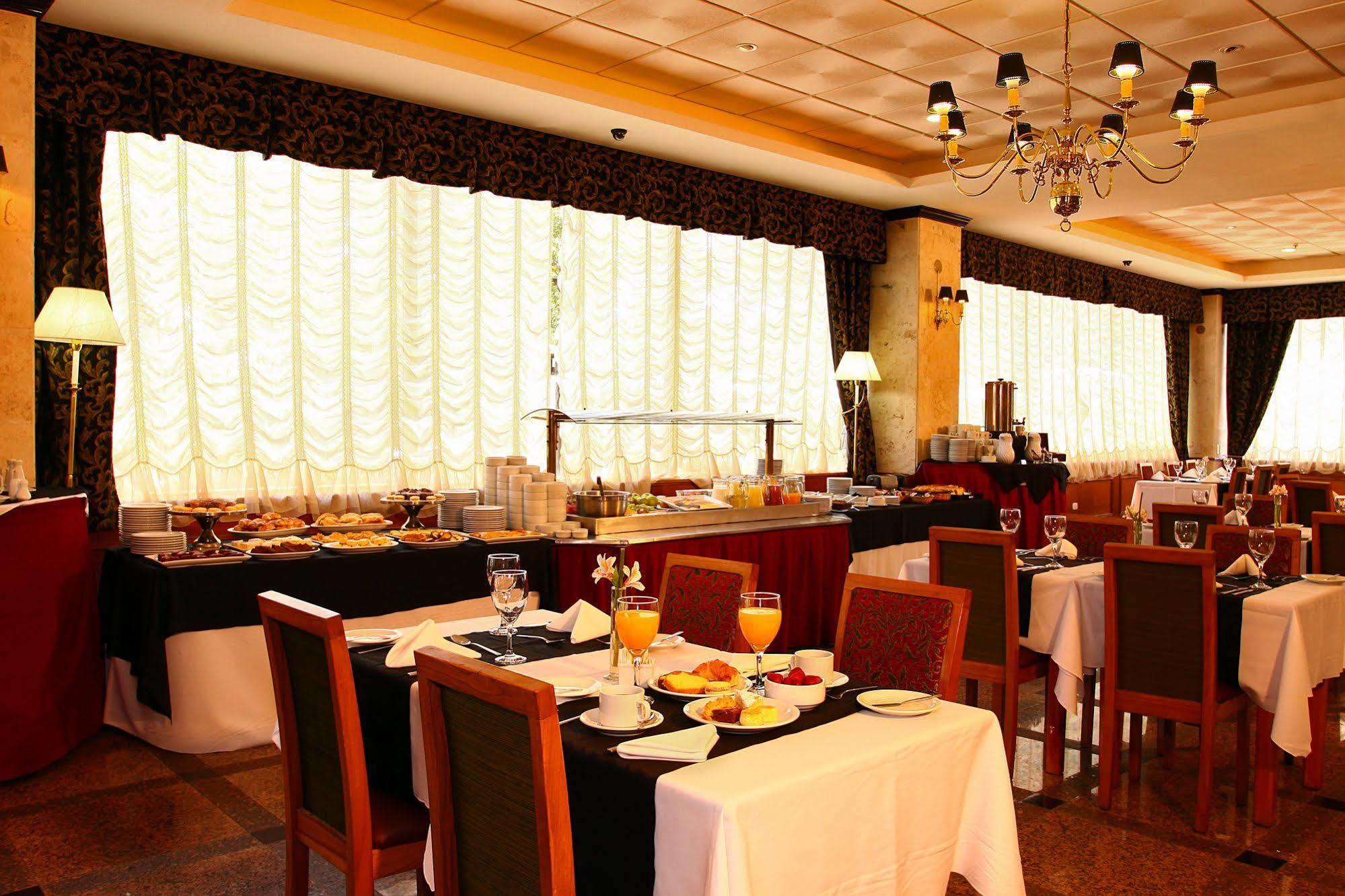 Ramada By Wyndham Buenos Aires Hotel Vicente López Buitenkant foto