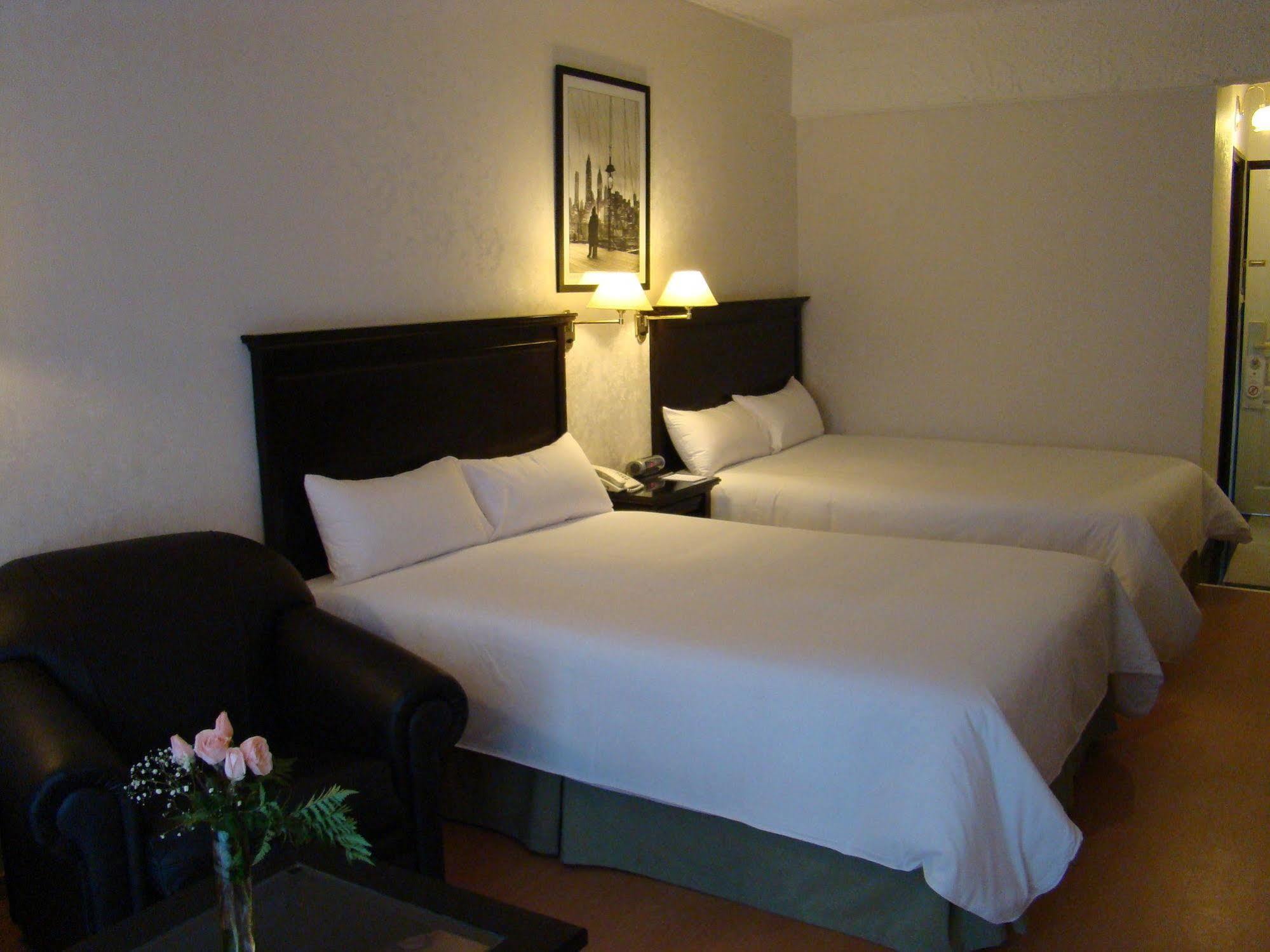 Ramada By Wyndham Buenos Aires Hotel Vicente López Buitenkant foto